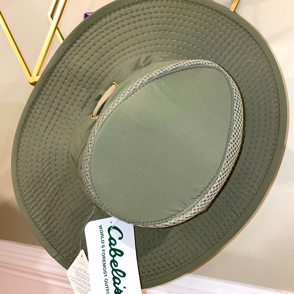 Brand new with tags Cabelas exploring hat